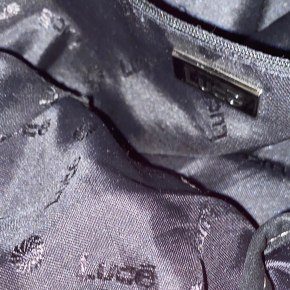 Luce Black Pebble Leather Shoulder Bag. - Picture 9 of 11